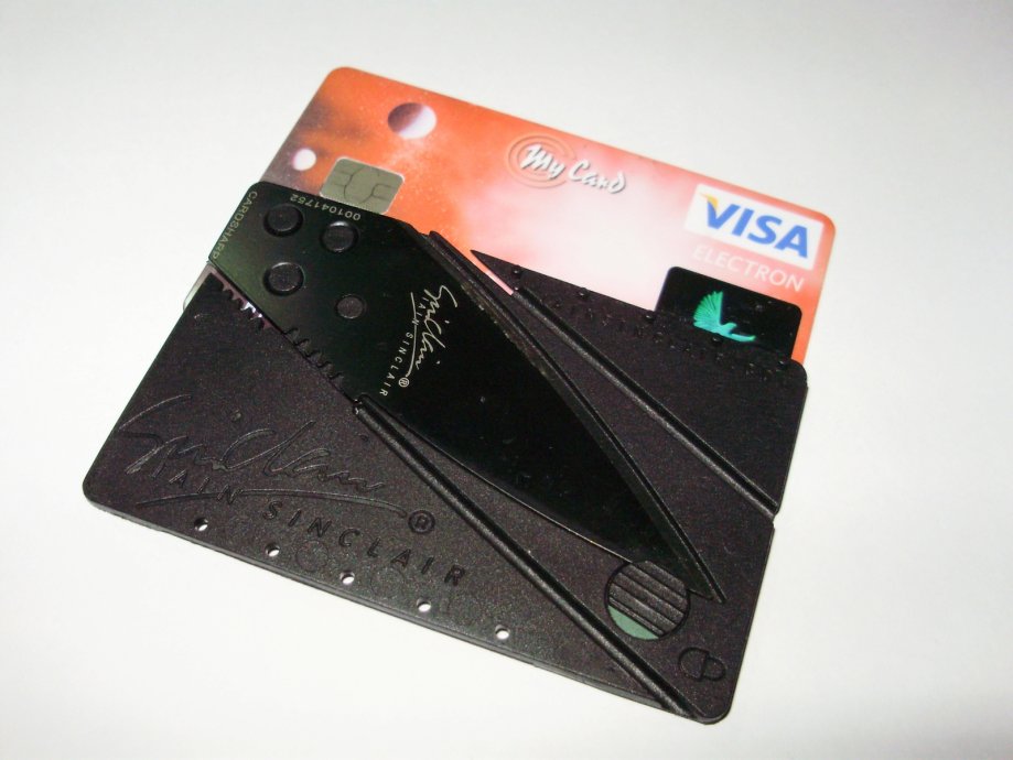 Cardsharp – Rasklopivi nož u veličini kreditne kartice (2 za 1200!)