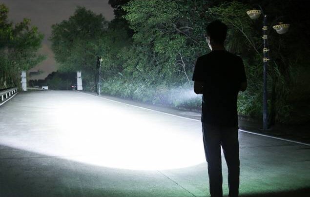 Punjiva Led Lampa Sa Zoom Opcijom